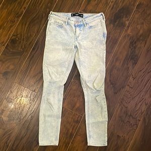 Hollister LIGHT WASH JEANS SIZE 24